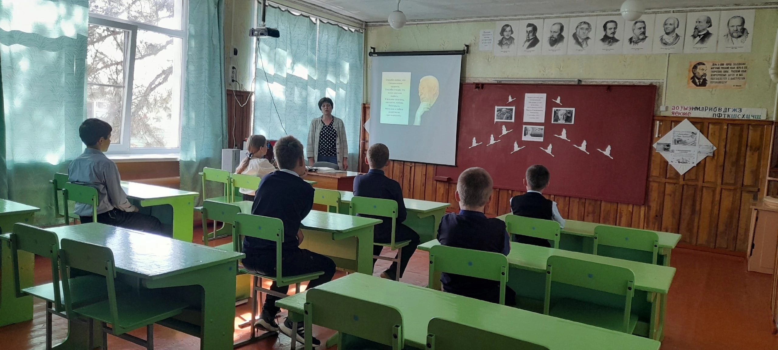 В нашей школе прошёл Всероссийский урок, посвященный творчеству Расула Гамзатовича Гамзатова..