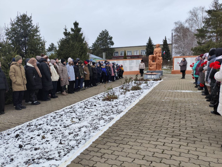 Митинг посвящённый Дню Героев Отечества.